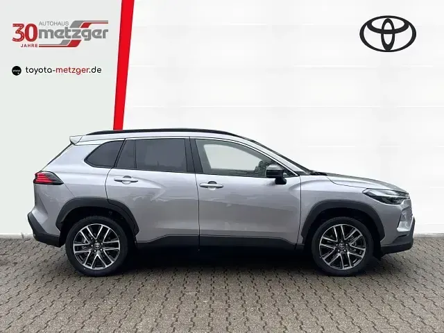 Neu Toyota Corolla Cross 179 PS (131 kW) 2026 Silber SUV