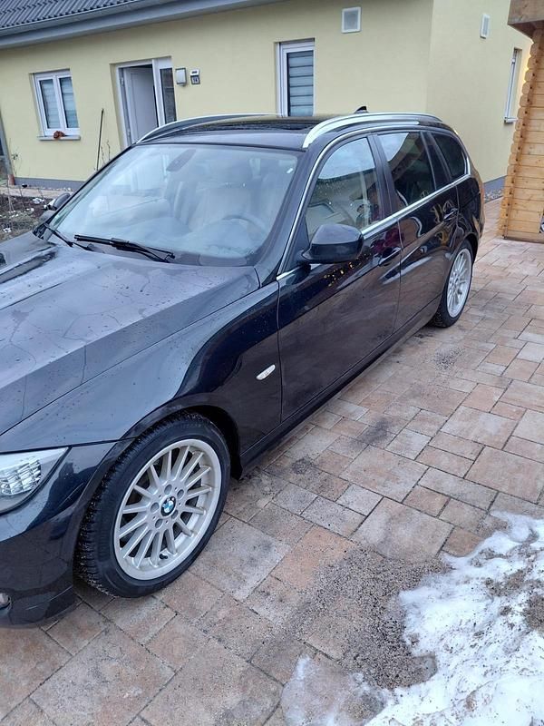 Gebraucht BMW 325 204 PS (150 kW) 2010 Schwarz Kombi