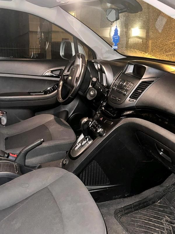 Gebraucht Chevrolet Orlando 163 PS (119 kW) 2012 Silber Van / Kleinbus