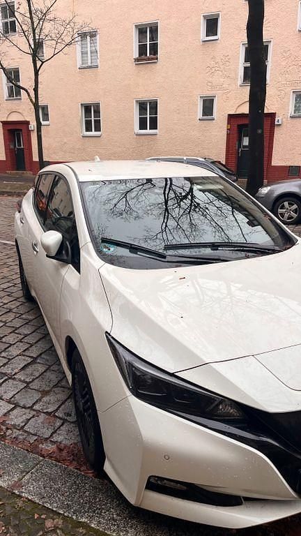 Gebraucht Nissan Leaf Tekna 110 kW (150 PS) 2023 Weiß Kleinwagen