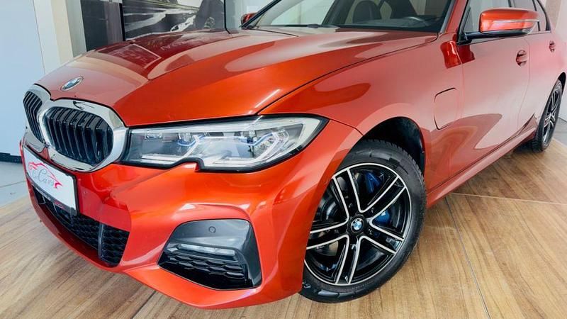 Gebraucht BMW 330e M Sport 184 PS (135 kW) 2020 Orange Limousine