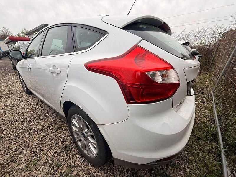 Usado Ford Focus Titanium 163 CV (119 kW) 2011 Blanco Berlina