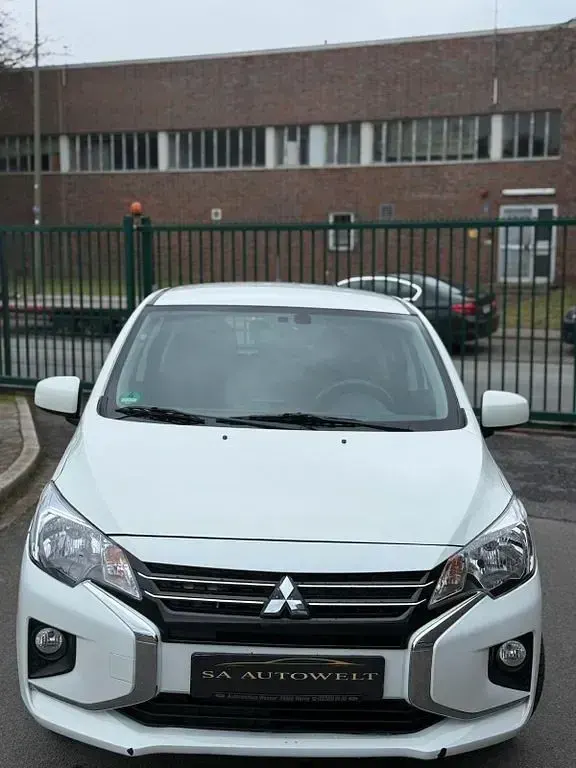 Gebraucht Mitsubishi Space Star Basis 71 PS (52 kW) 2021 Weiß Kleinwagen