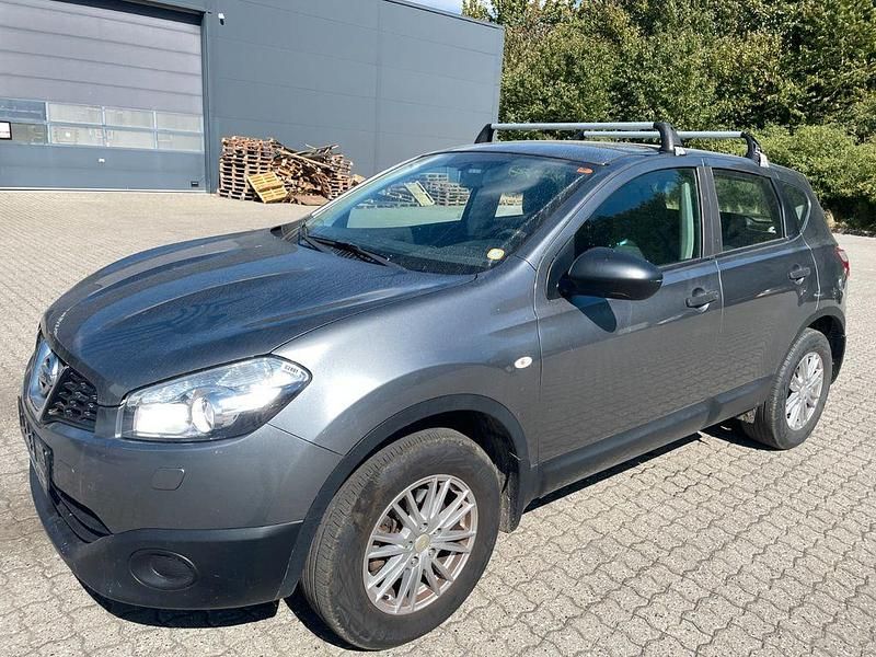 Grau Gebraucht 2012 Nissan Qashqai SUV | 4.900 € (Guter Preis) - Bild 1/4