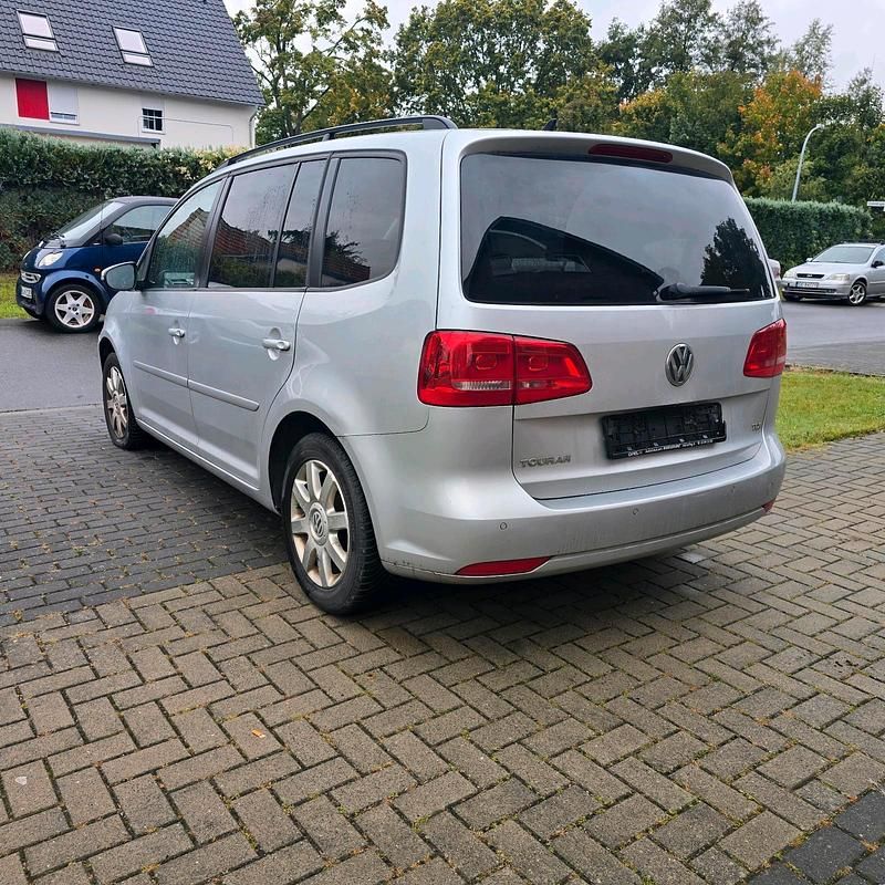 Silber Gebraucht 2010 VW Touran Van / Kleinbus | 3.700 € - Bild 1/4