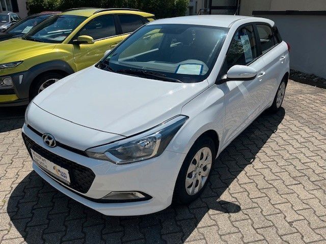 Polar white / sol Gebraucht 2015 Hyundai i20 Classic Kleinwagen | 7.800 € (Fairer Preis) - Bild 1/4