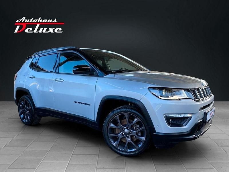 Second-hand Jeep Compass 241 CP (177 kW) 2021 Argintiu SUV