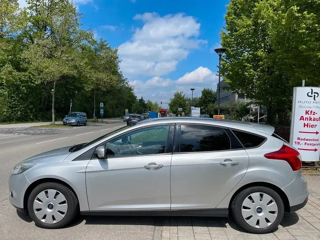 Usata Ford Focus Trend 125 CV (91 kW) 2011 Argento Berlina