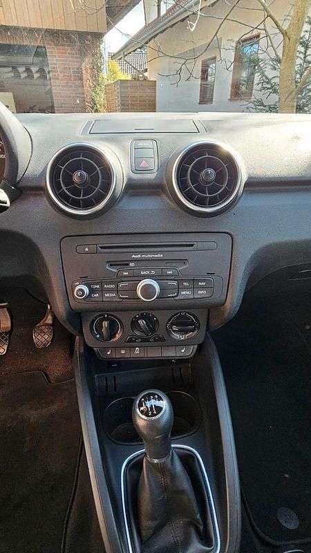 Gebraucht Audi A1 Attraction 86 PS (63 kW) 2011 Schwarz Kleinwagen