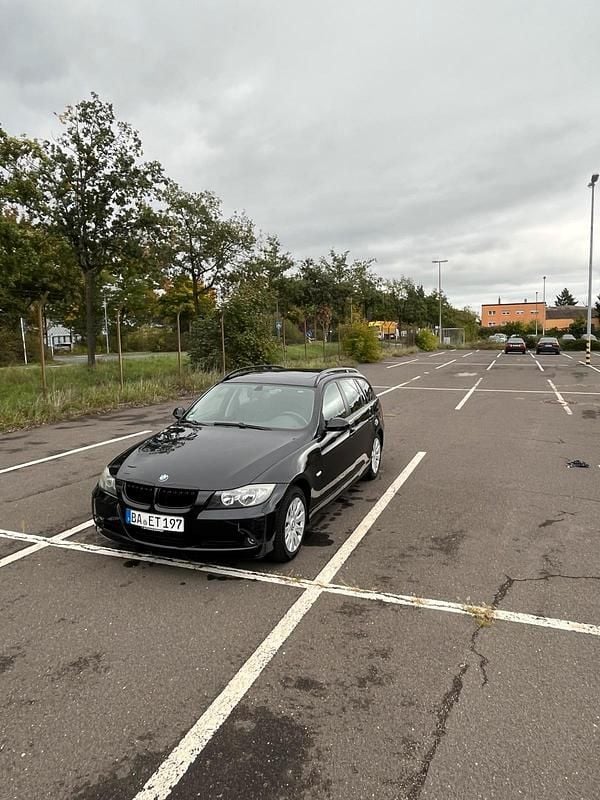 Schwarz Gebraucht 2006 BMW 318 Kombi | 2.200 € (Guter Preis) - Bild 1/4