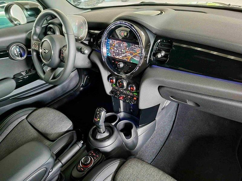 Gebraucht Mini Cooper Classic 136 PS (100 kW) 2023 Midnight black metallic Kleinwagen