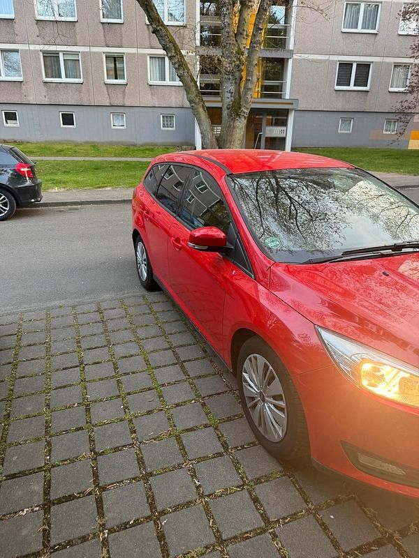 Second-hand Ford Focus 105 CP (77 kW) 2016 Roșu Break