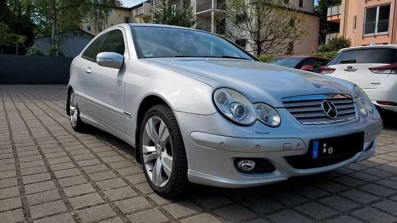 Silber Gebraucht 2005 Mercedes C160 Sport Edition Coupé | 5.990 € (Etwas zu teuer) - Bild 1/4