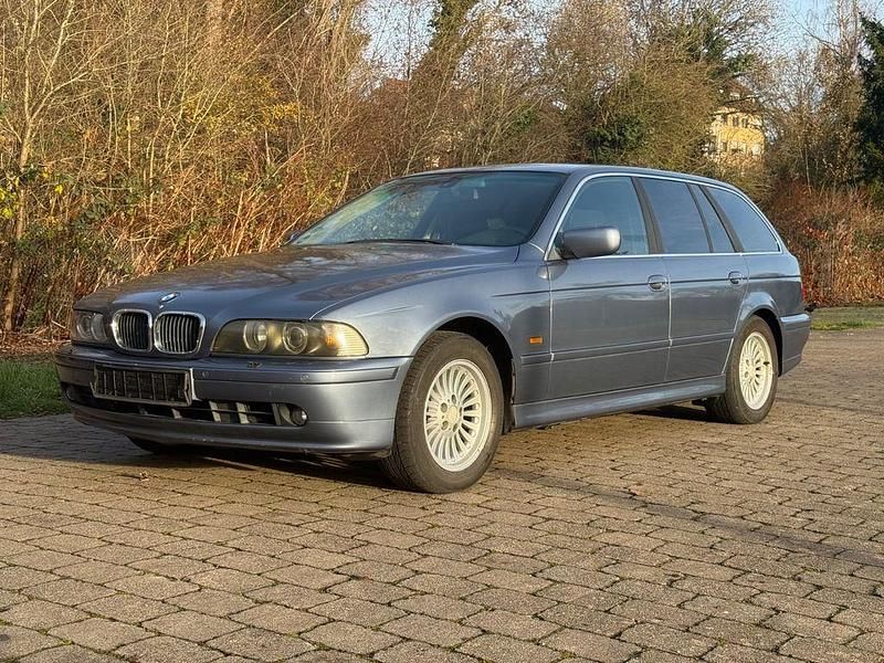 Blau Gebraucht 2002 BMW 520 Kombi | 1.999 € (Guter Preis) - Bild 1/4