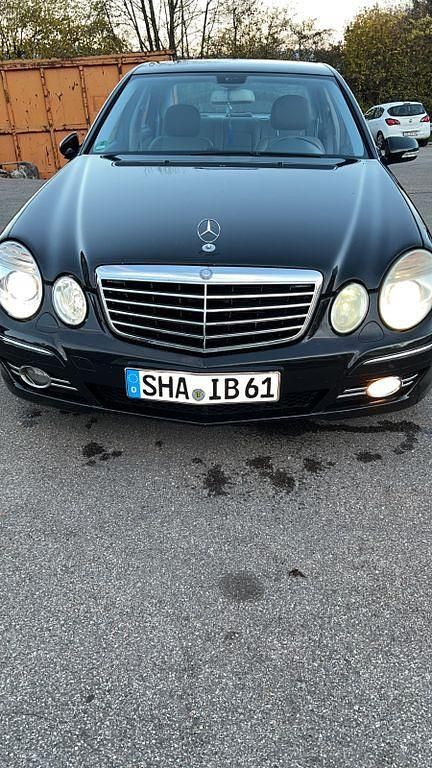 Schwarz Gebraucht 2007 Mercedes 220 Limousine | 3.200 € - Bild 1/4