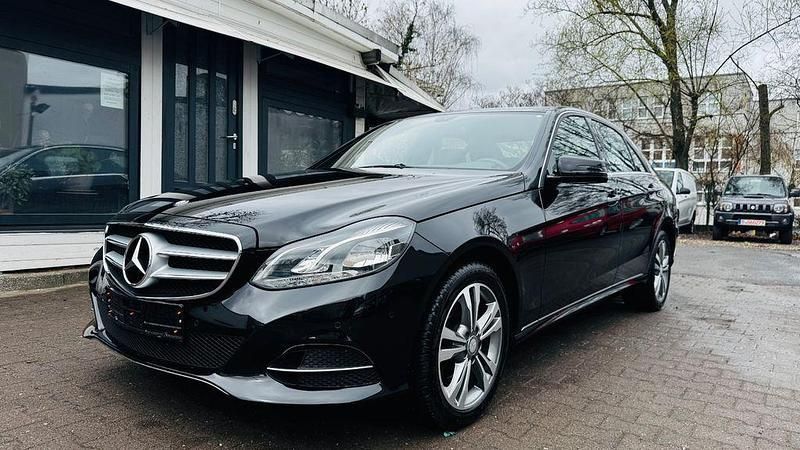 Schwarz Gebraucht 2013 Mercedes E200 Avantgarde Limousine | 16.500 € (Etwas zu teuer) - Bild 1/4