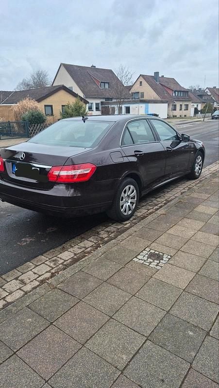 Gebraucht Mercedes E250 204 PS (150 kW) 2009 Braun Limousine