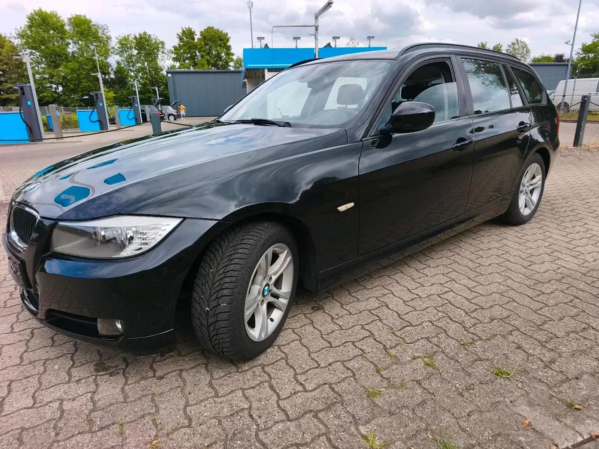 Gebraucht BMW 318 140 PS (102 kW) 2011 Schwarz Kombi