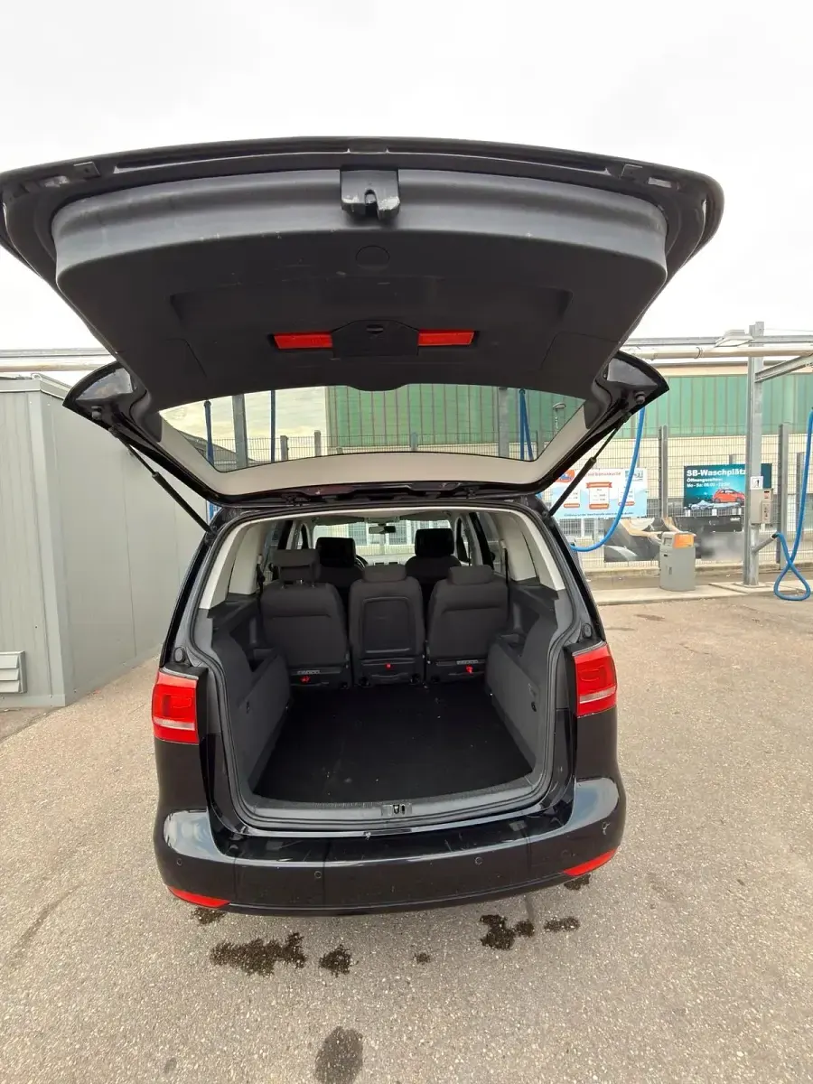 Gebraucht VW Touran 121 PS (88 kW) 2014 Schwarz Van / Kleinbus