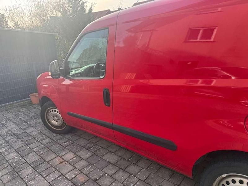 Gebraucht Opel Combo 95 PS (69 kW) 2013 Rot Van / Kleinbus