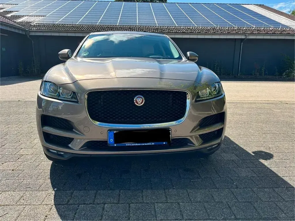 Gebraucht Jaguar F-Pace Portfolio 179 PS (131 kW) 2017 Gold SUV