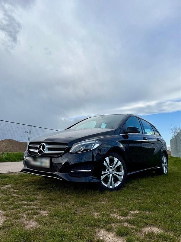 Gebraucht Mercedes B200 156 PS (114 kW) 2017 Schwarz Van / Kleinbus