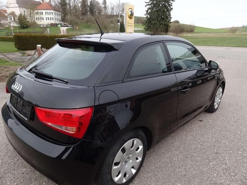 Gebraucht Audi A1 Attraction 122 PS (89 kW) 2010 Brillantschwarz Kleinwagen