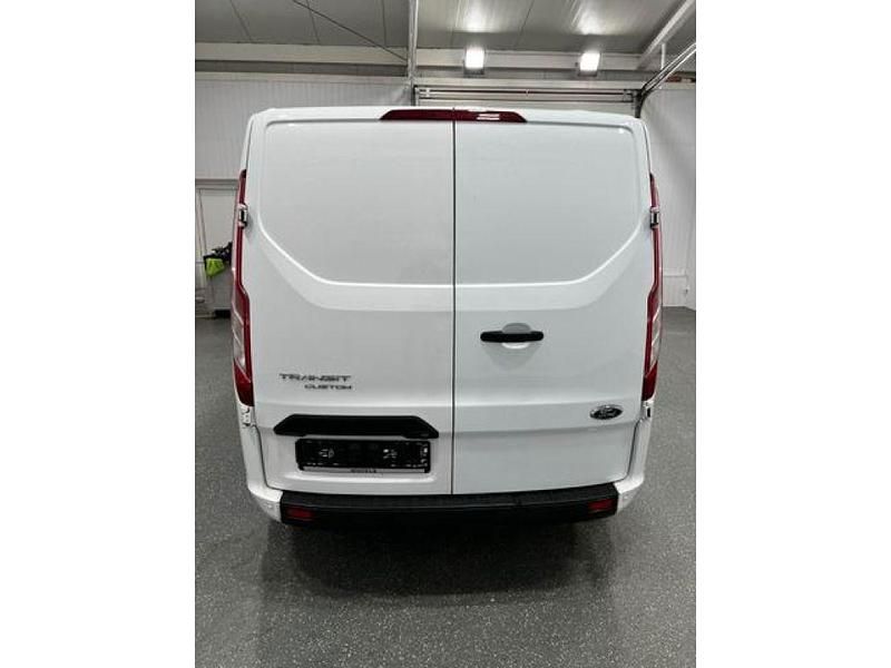 Gebraucht Ford 300 105 PS (77 kW) 2022 Frostweiss Van