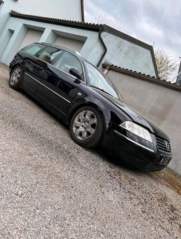 Schwarz Gebraucht 2001 VW Passat Kombi | 4.500 € - Bild 1/4