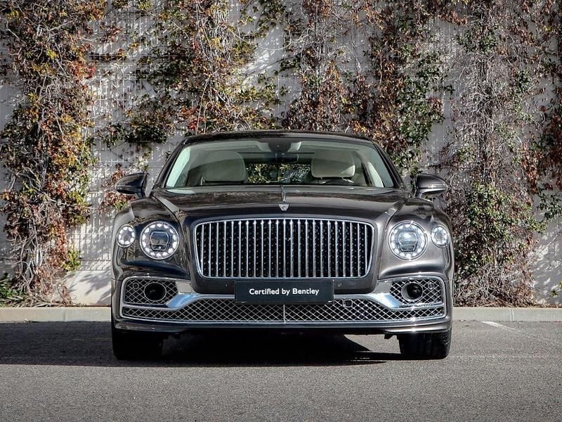 Gebraucht Bentley Flying Spur 551 PS (405 kW) 2022 Braun Limousine