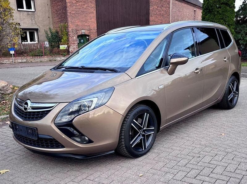Braun Gebraucht 2014 Opel Zafira Tourer Innovation Van / Kleinbus | 8.990 € (Guter Preis) - Bild 1/4