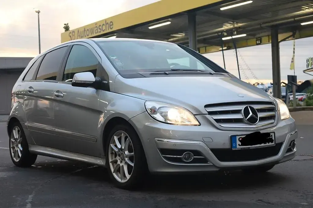 Gebraucht Mercedes B160 95 PS (69 kW) 2009 Silber Van / Kleinbus