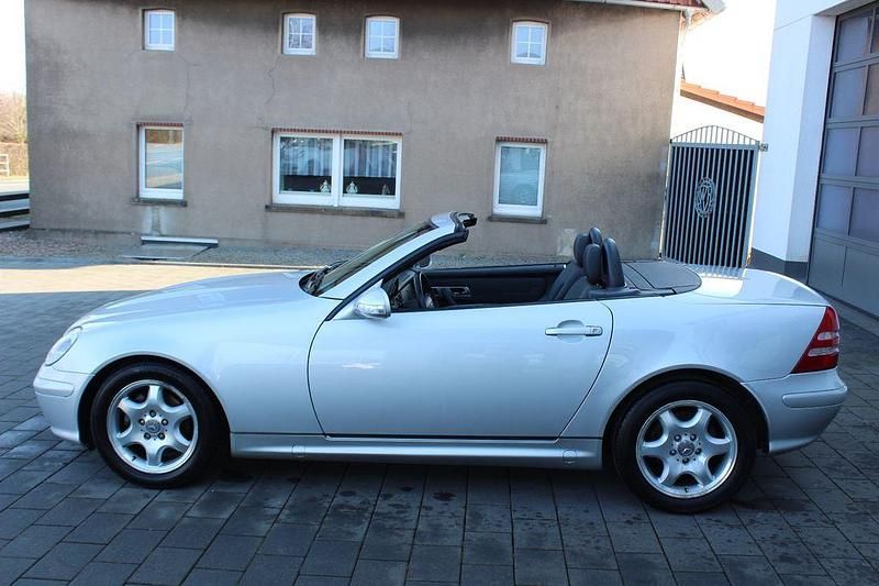 Gebraucht Mercedes SLK200 163 PS (119 kW) 2001 Silber Cabrio