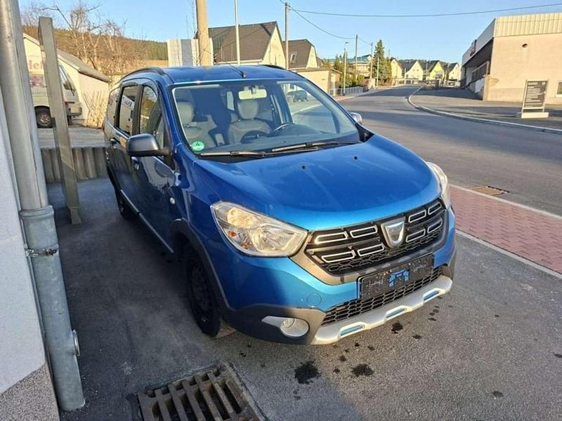 Gebraucht Dacia Lodgy Celebration 116 PS (85 kW) 2017 Blau sky Van / Kleinbus