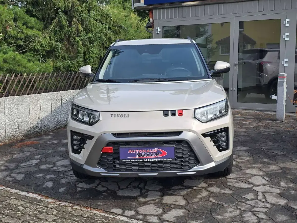 Neu KGM Tivoli 163 PS (119 kW) 2026 Latte greige SUV