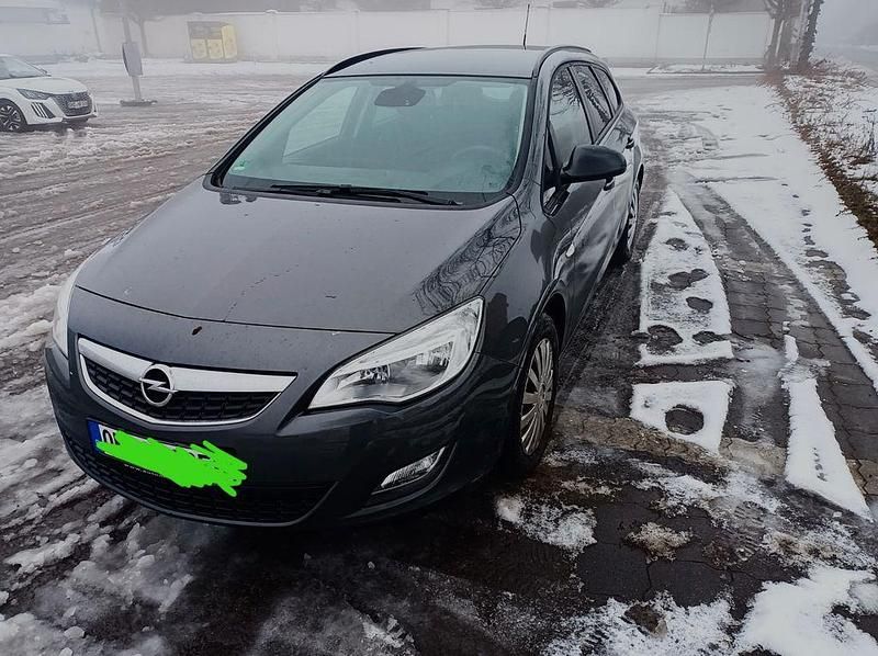 Gebraucht Opel Astra Edition 120 PS (88 kW) 2012 Grau Limousine