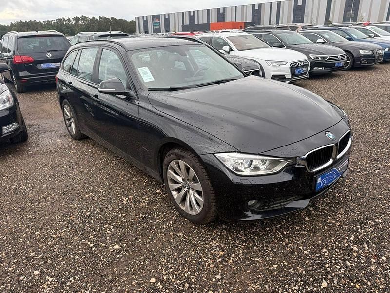 Schwarz Gebraucht 2013 BMW 320 Comfort Edition Kombi | 10.490 € (Guter Preis) - Bild 1/4