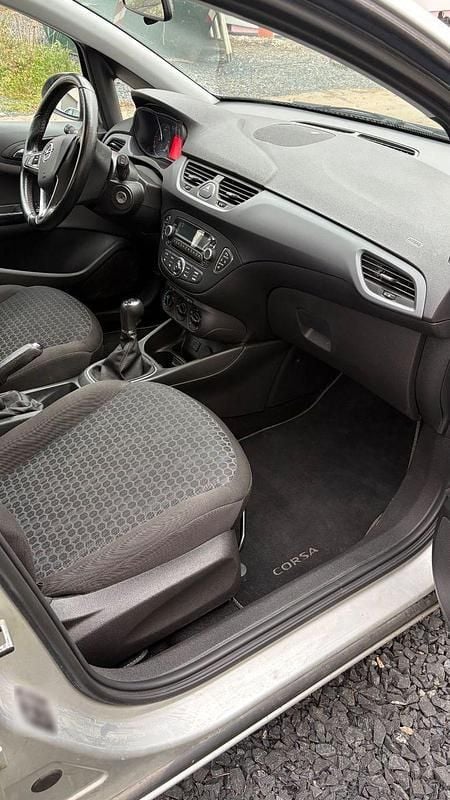 Używany Opel Corsa Edition 75 KM (55 kW) 2016 Srebrny Hatchback