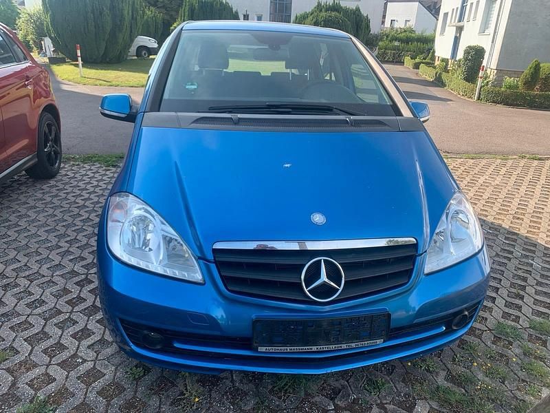 Blau Gebraucht 2009 Mercedes A180 Kleinwagen | 3.150 € (Fairer Preis) - Bild 1/4