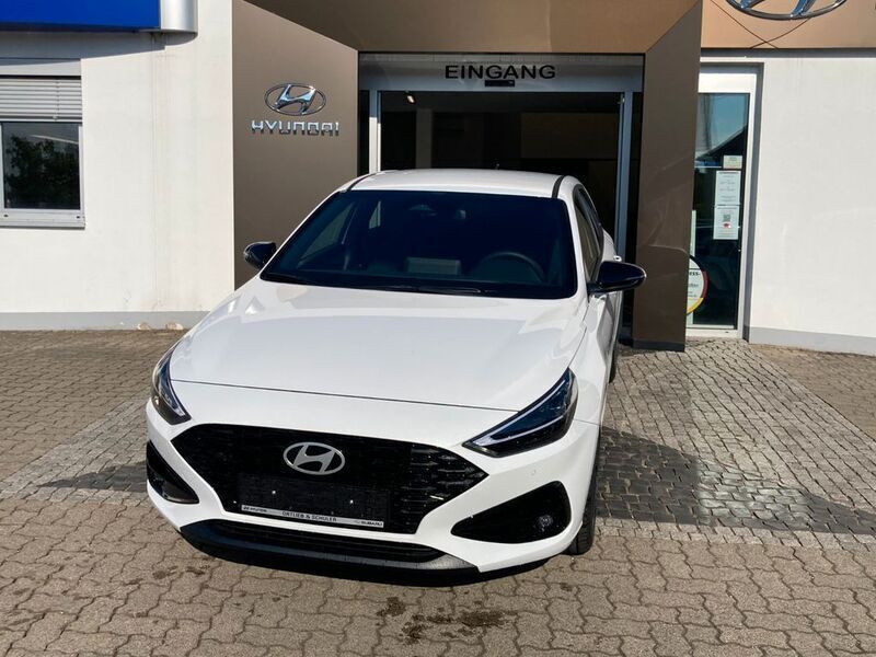 Neu Hyundai i30 Advantage 101 PS (74 kW) 2025 Serenity white mineraleffekt Limousine