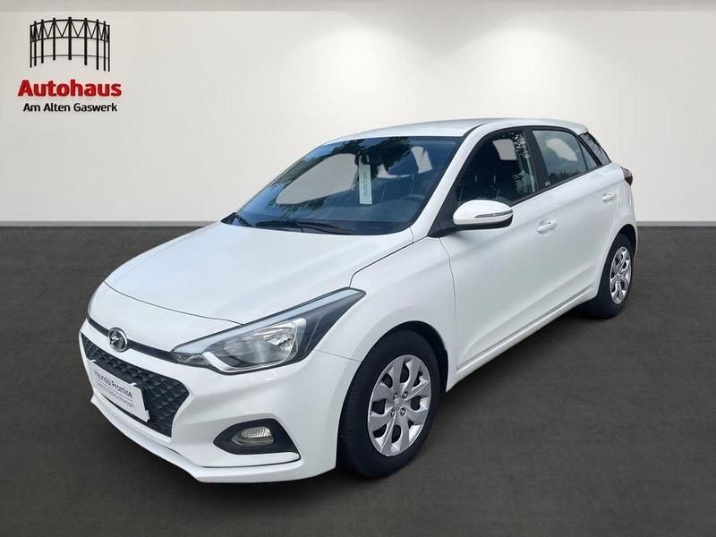 Weiß Gebraucht 2020 Hyundai i20 Select Limousine | 11.985 € (Fairer Preis) - Bild 1/4