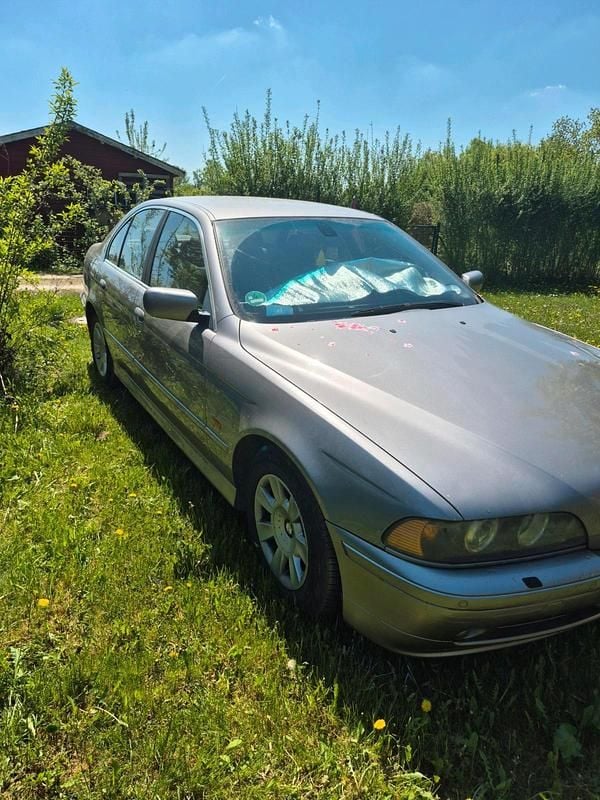 Silber Gebraucht 2001 BMW 520 Limousine | 2.000 € (Guter Preis) - Bild 1/4