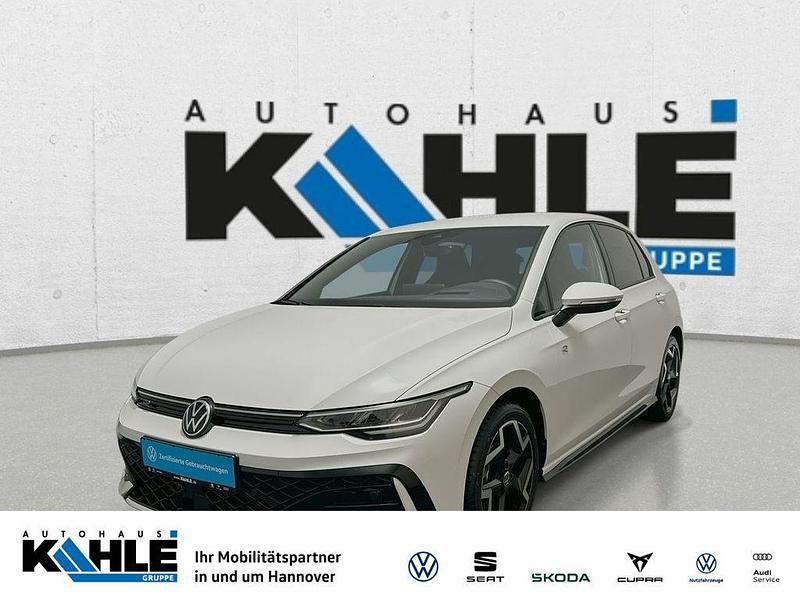 Pure white Gebraucht 2024 VW Golf VIII R-line Limousine | 27.690 € (Guter Preis) - Bild 1/4