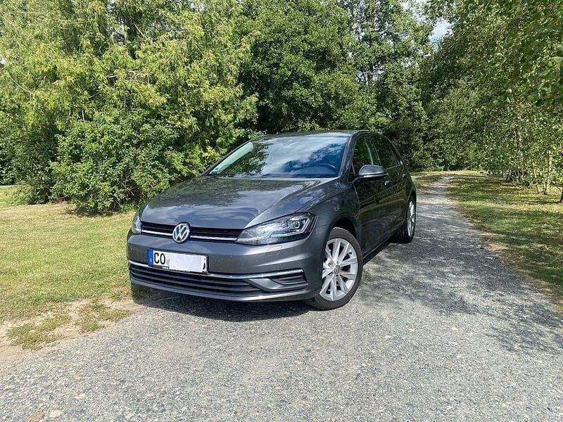 Grau Gebraucht 2017 VW Golf VII Sound Limousine | 12.490 € (Fairer Preis) - Bild 1/4