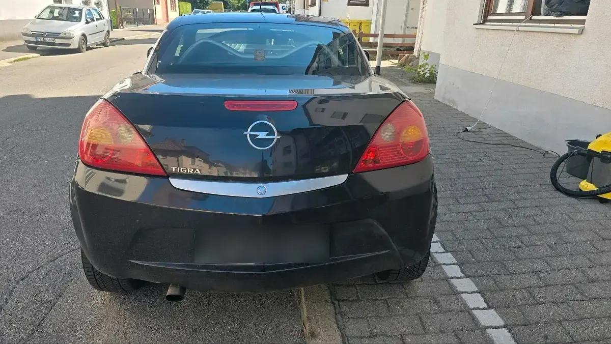 Gebraucht Opel Tigra 90 PS (66 kW) 2009 Schwarz Cabrio