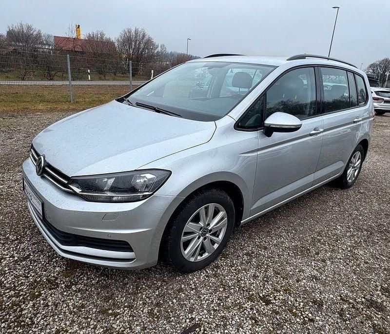 Silber Gebraucht 2022 VW Touran Comfortline Van / Kleinbus | 22.980 € (Superpreis) - Bild 1/4