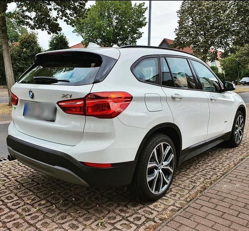 Weiß Gebraucht 2017 BMW X1 Sport Line SUV | 11.999 € (Fairer Preis) - Bild 1/4