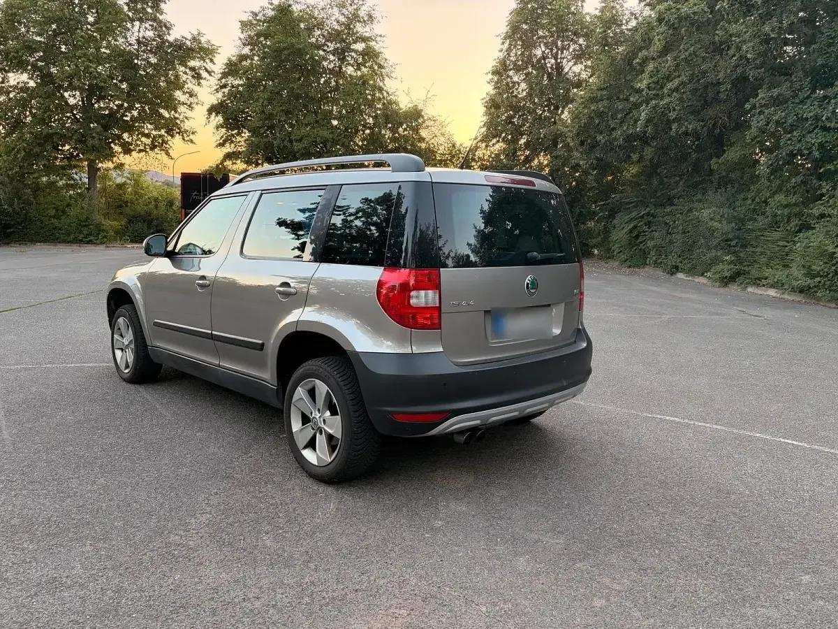 Gebraucht Skoda Yeti 160 PS (117 kW) 2013 Silber SUV