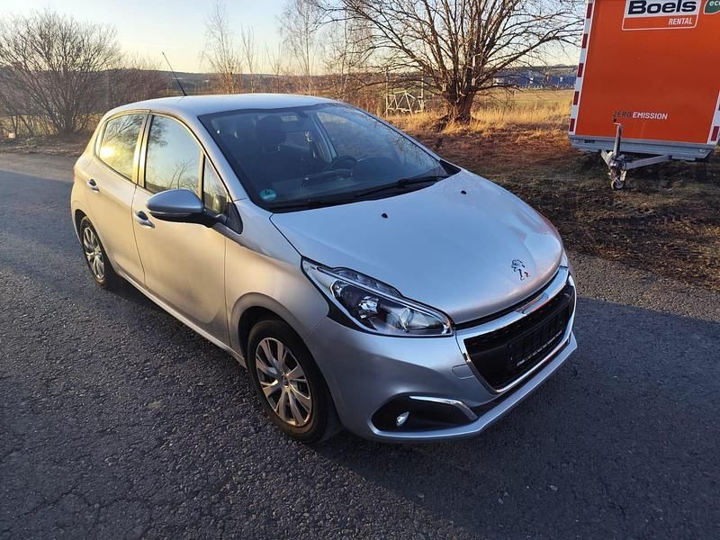 Gebraucht Peugeot 208 Style 82 PS (60 kW) 2017 Silber Kleinwagen