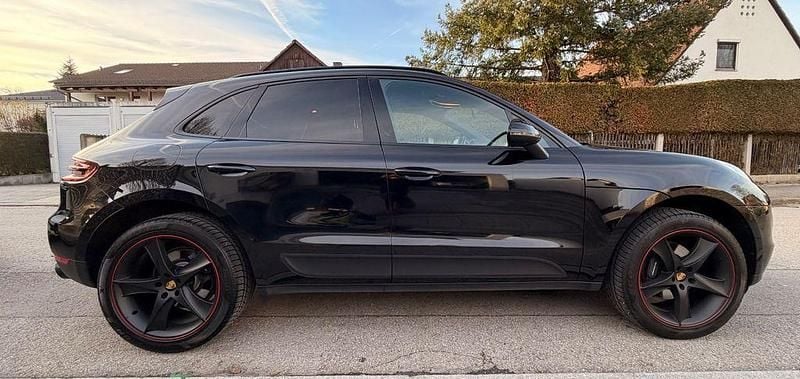 Gebraucht Porsche Macan 252 PS (185 kW) 2018 Schwarz SUV